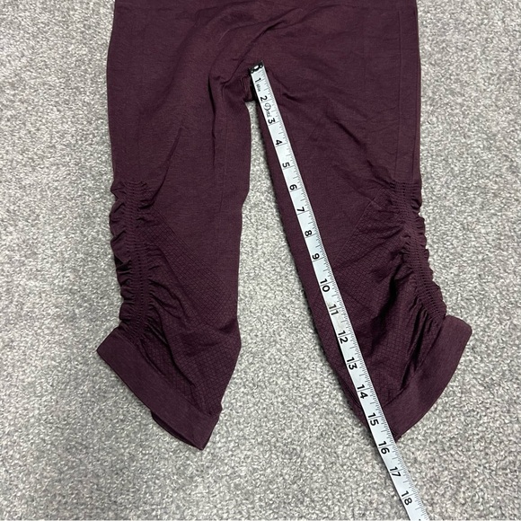 Lululemon Pants Women's 4 Maroon Ebb And Flow Crop Athletic Workout Gym Leggings - Picture 2 of 9